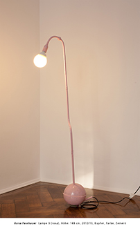 Anna Fasshauer  Lampe 3 (rosa), Hhe: 148 cm, 2012/13, Kupfer, Farbe, Zement 